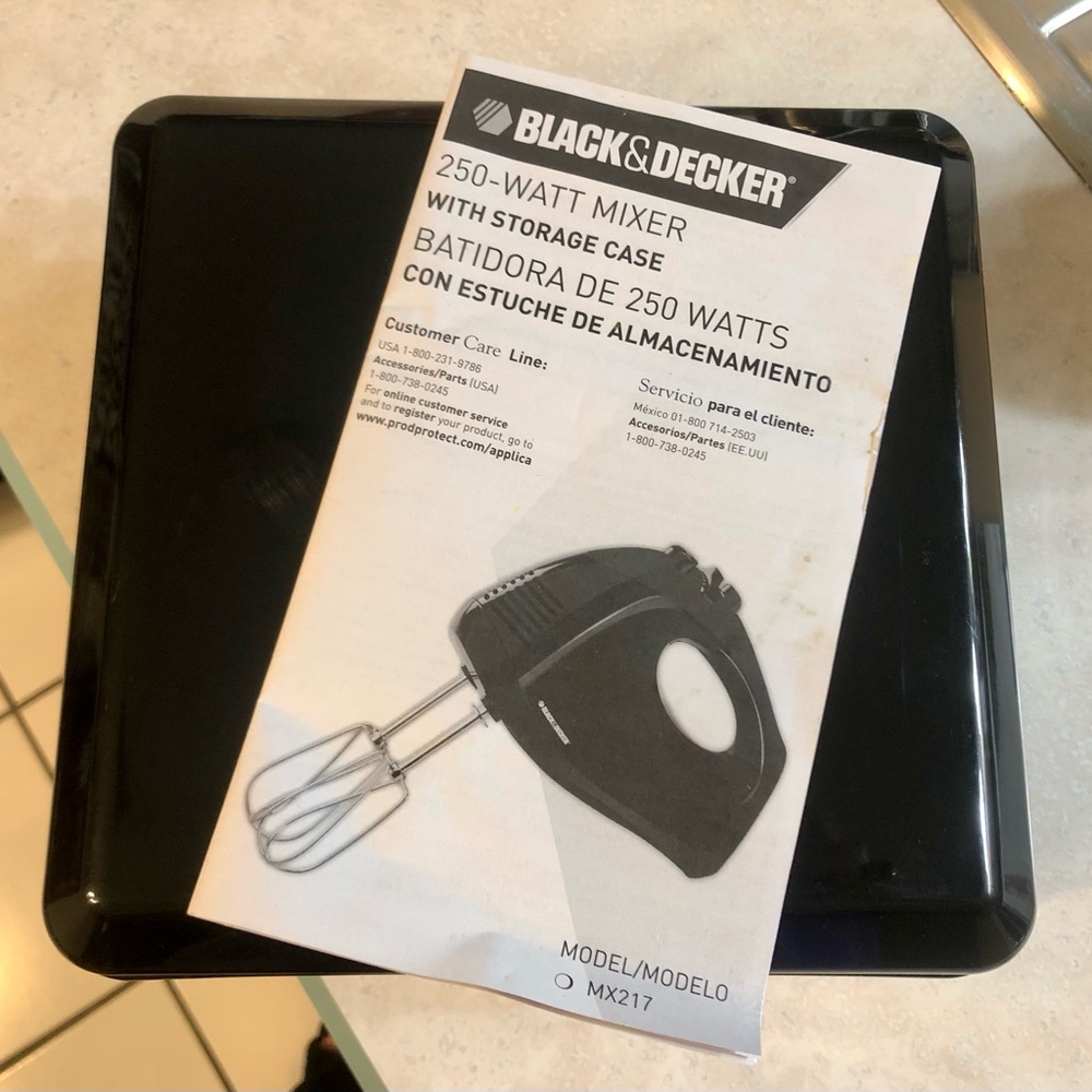 Mixer-Black & Decker-MX217-portable mixer-250-watt-like new